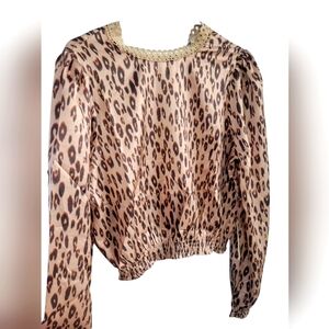 Leopard ruffled wrist shirt